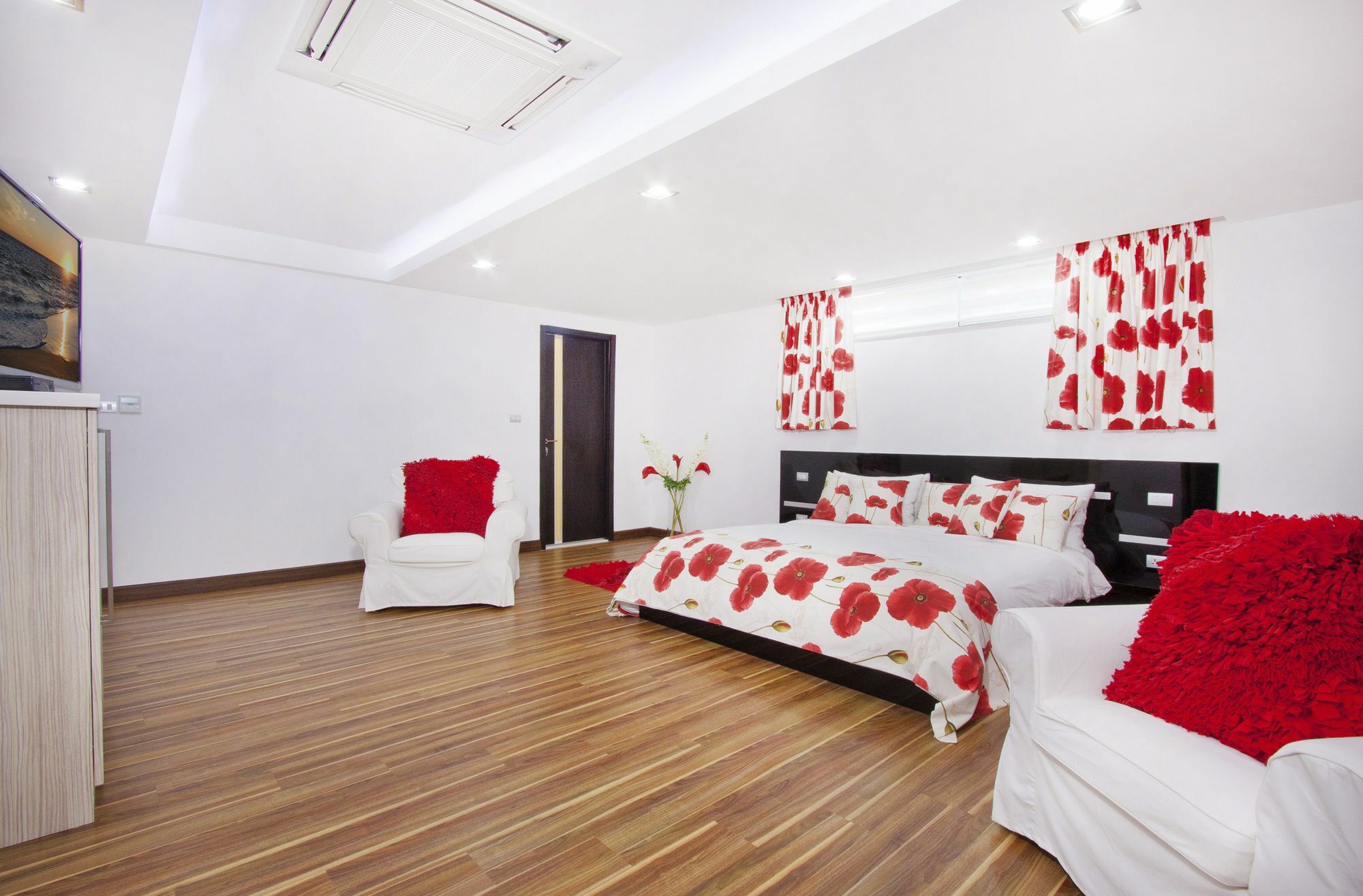 Royale Grand Villa Паттайя Экстерьер фото